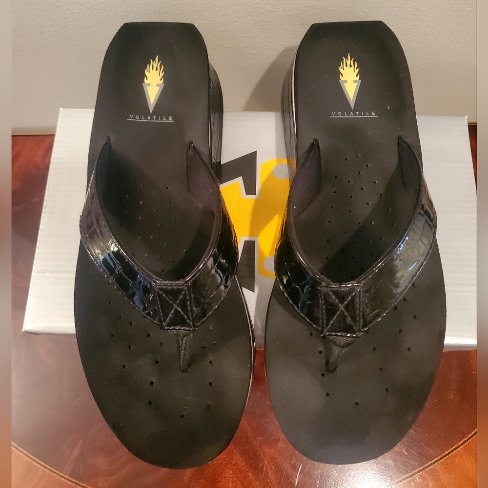 LIGHTLY USED Volatile Downunder Black Women's Size 9 Sandals - Picture 2 of 9